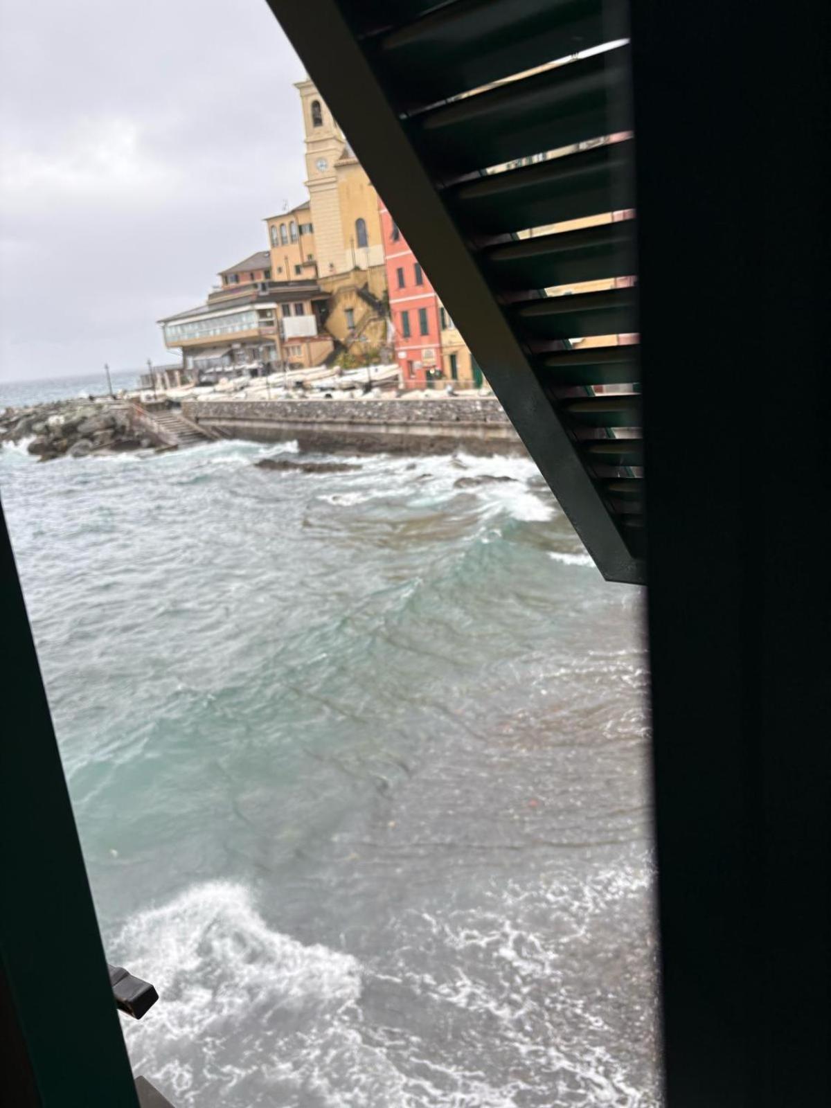 Casa Sulla Spiaggia Di Boccadasse Genova Exterior foto